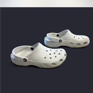 Classic CROCS, White, Women’s size 9/Men’s size 7